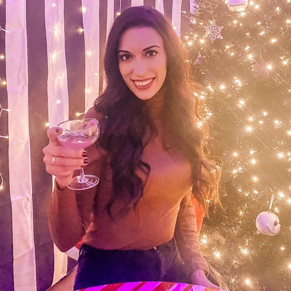 Meet your Posher, Leila - Picture 2 of 3